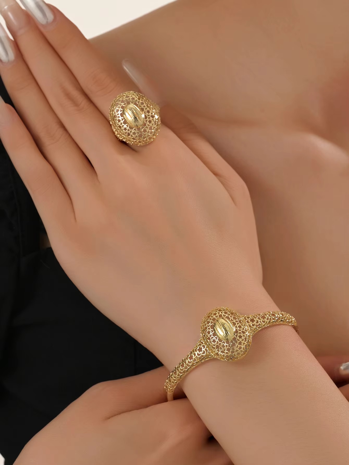 Picture of  18K Gold Plated Hollow Ring Bangle Bracelet for Wedding Party Copper Main